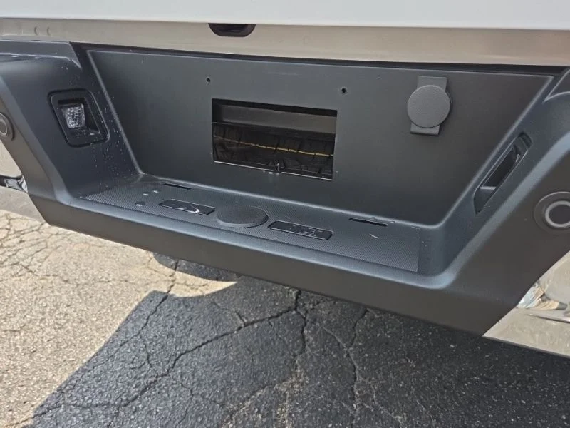 Used 2023 White Ford XL image 11
