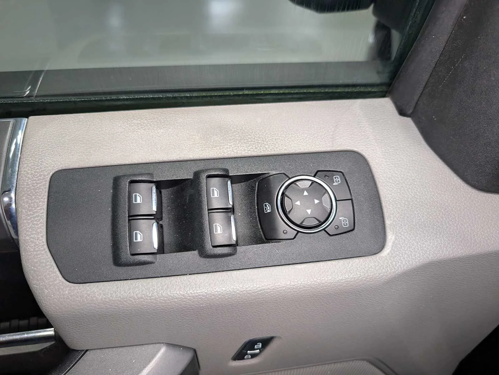 Used 2015 Blue Jeans Metallic Ford XLT image 28