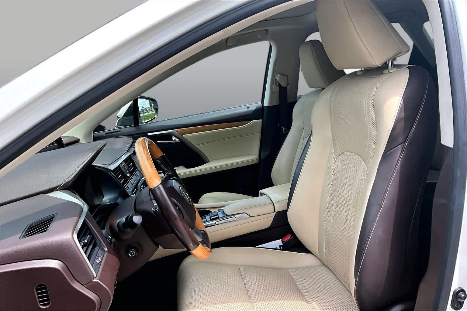 Used 2019 Eminent White Pearl Lexus Premium image 8