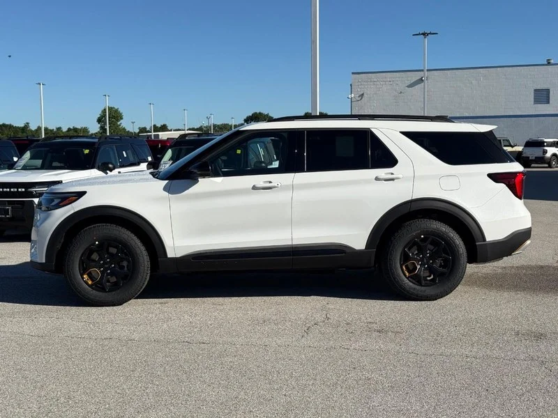 New 2026 Star White Metallic Tri-Coat Ford Tremor 4WD image 2