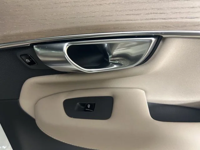 2025 Volvo XC90 Core - Photo 16