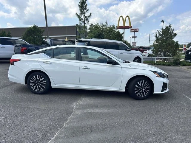 Certified Used 2025 Glacier White Nissan 2.5 SV image 2