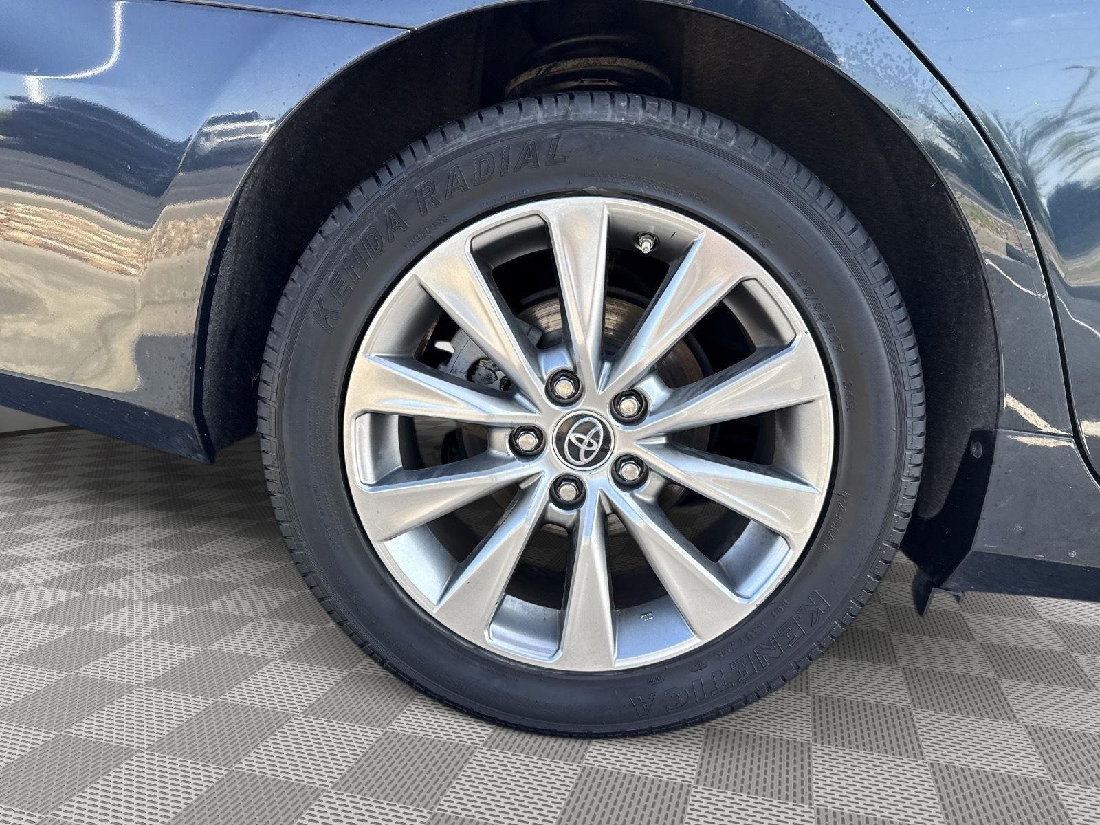 Used 2015 Cosmic Gray Mica Toyota XLE image 12