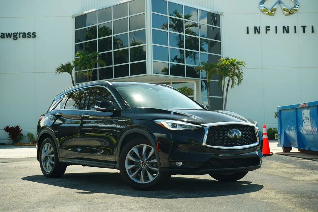 Used 2021 Black INFINITI LUXE image 1
