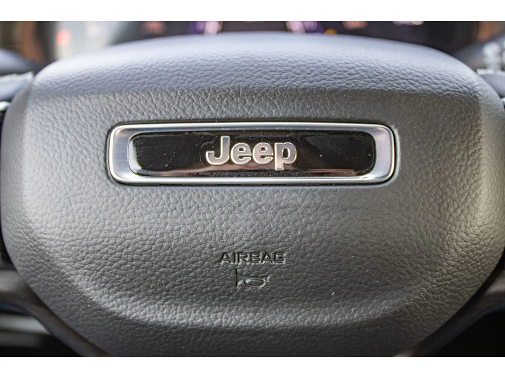 New 2026 Baltic Gray Metallic Clearcoat Jeep Laredo Altitude image 36