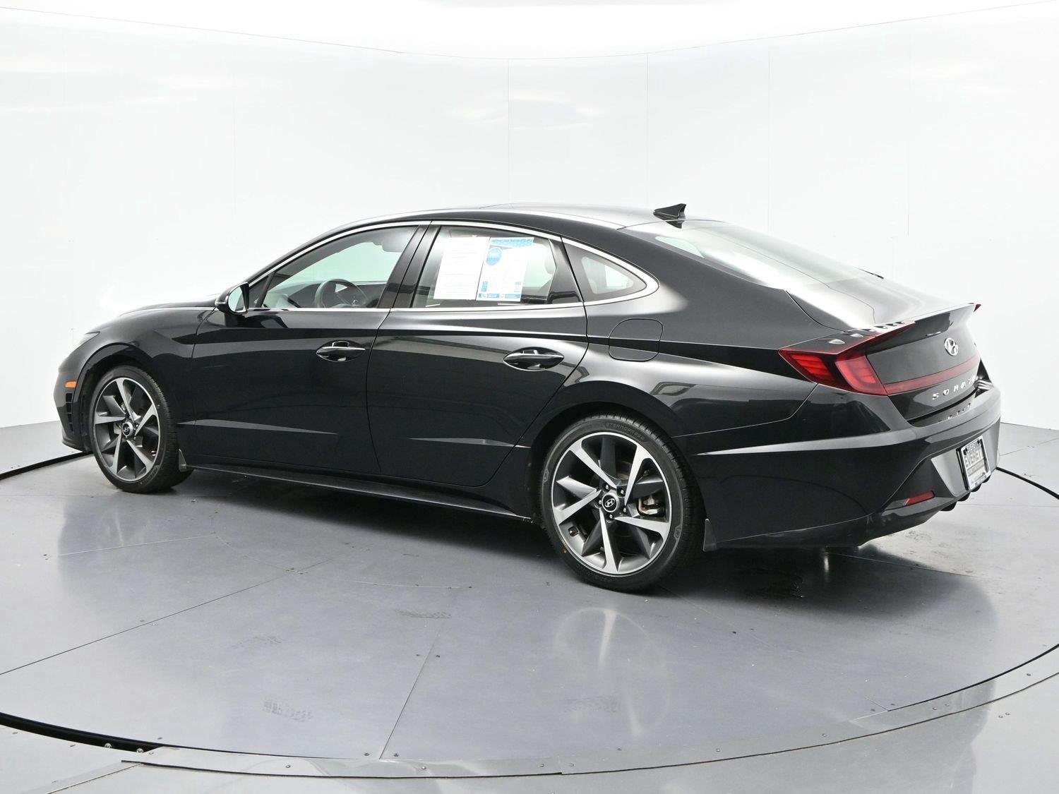 Used 2022 Phantom Black Hyundai SEL Plus image 5