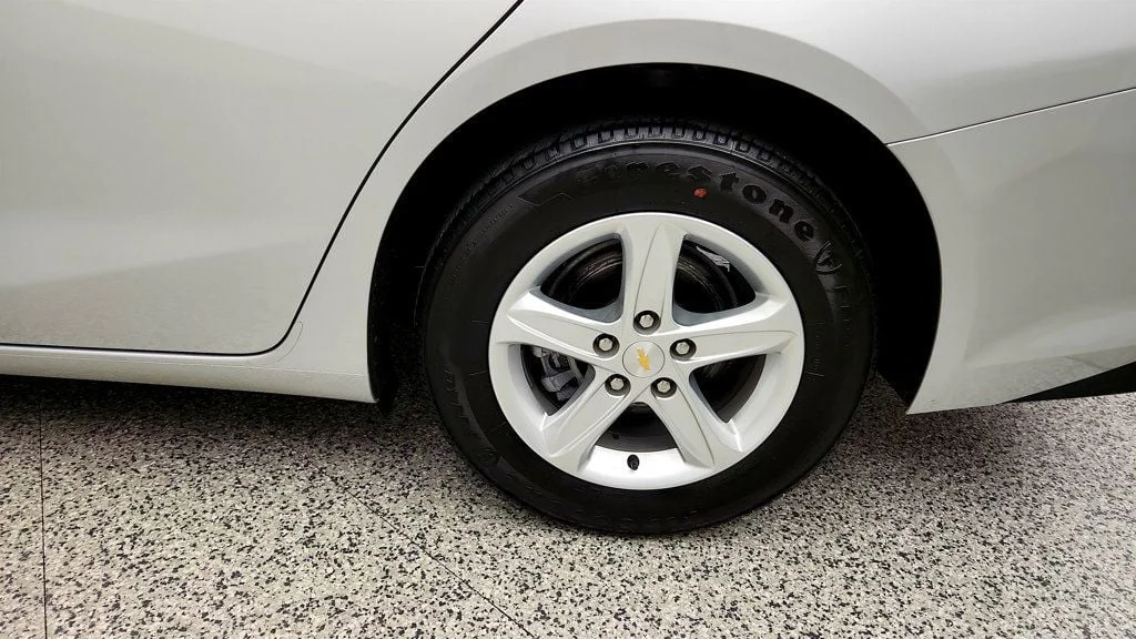Used 2022 Silver Ice Metallic Chevrolet 4dr Sedan FL w/ Driver Confidence Pkg image 9