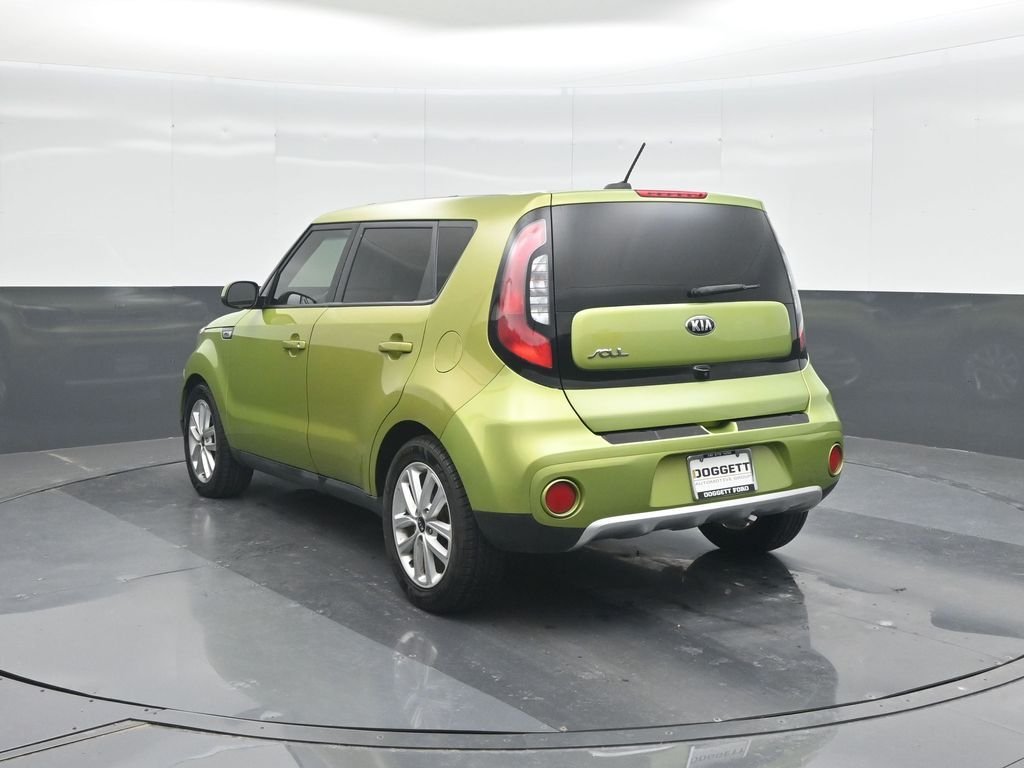 Used 2018 Green Kia Plus image 22
