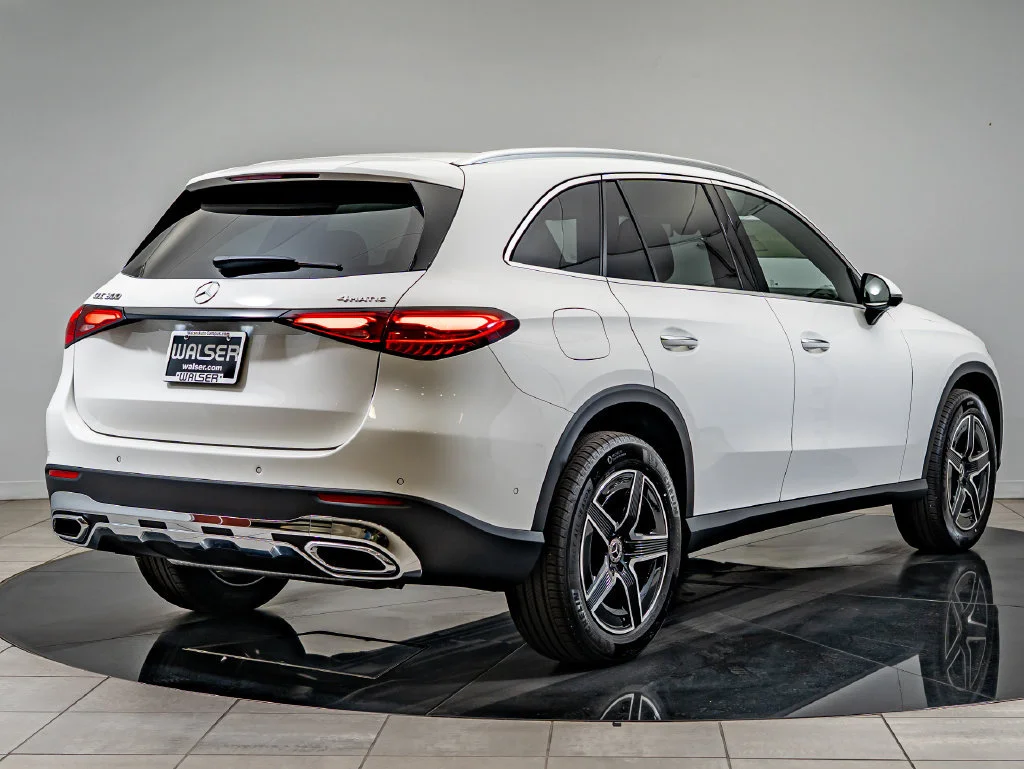New 2026 Polar White Mercedes-Benz GLC 300 image 5