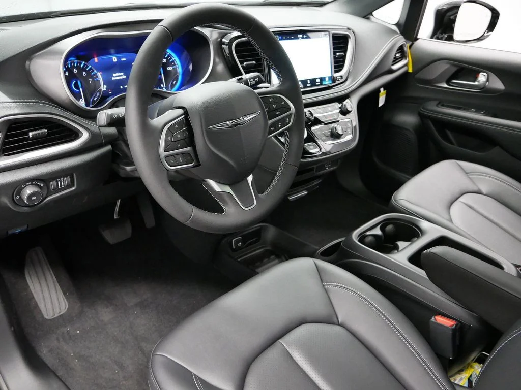2026 Chrysler Pacifica Select - Photo 6