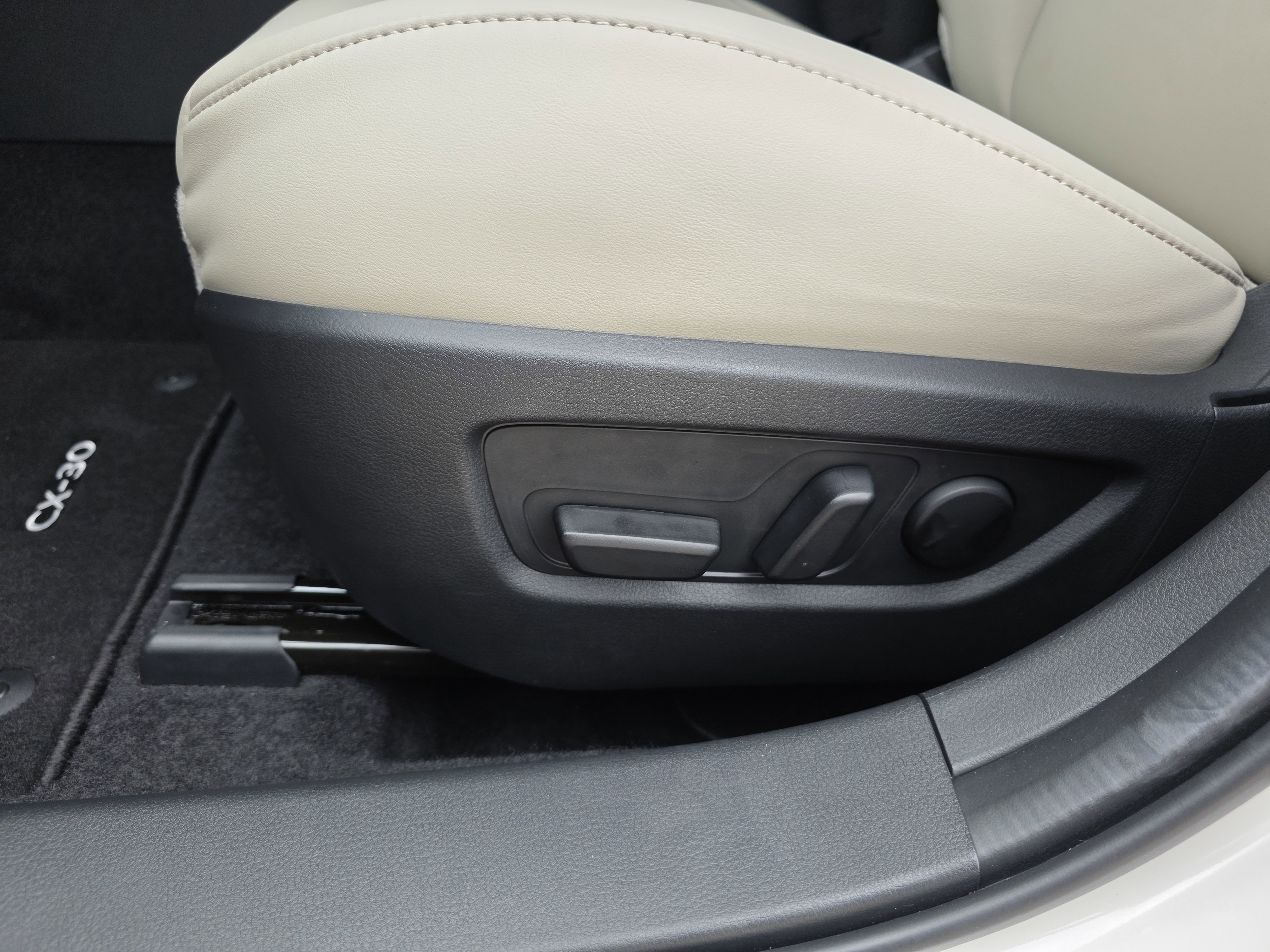 2025 Mazda CX-30 Preferred - Photo 10