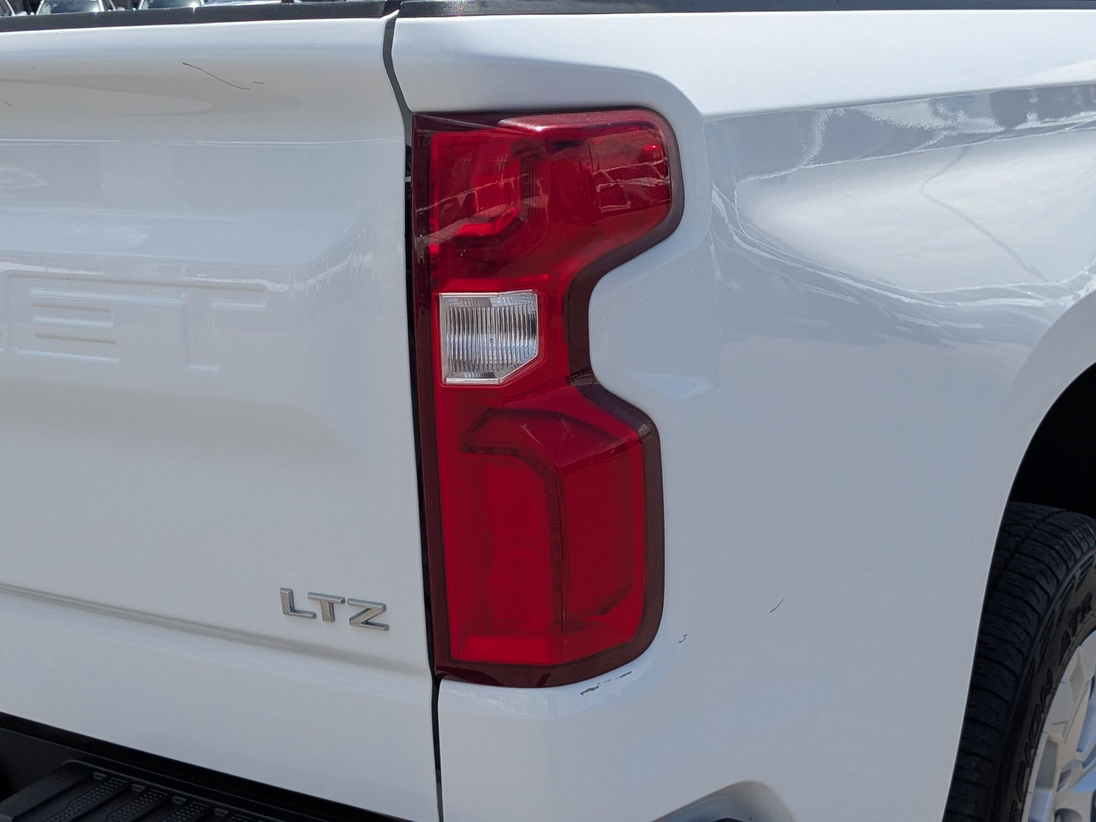 Used 2022 Summit White Chevrolet LTZ image 11