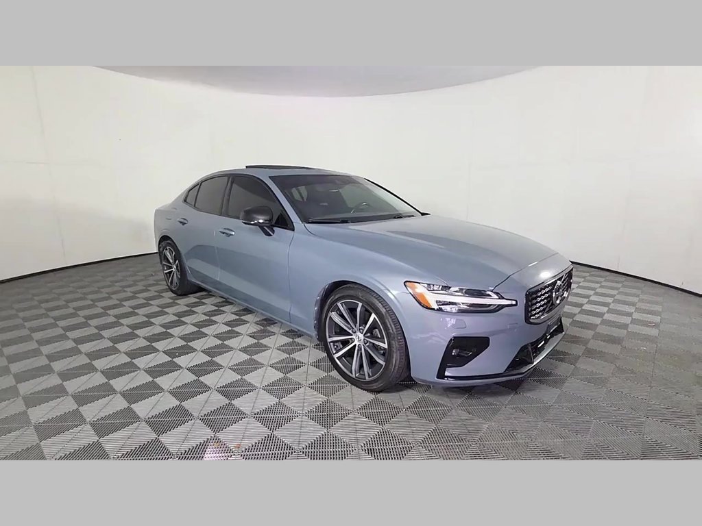 Certified Used 2022 Gray Volvo Momentum image 34