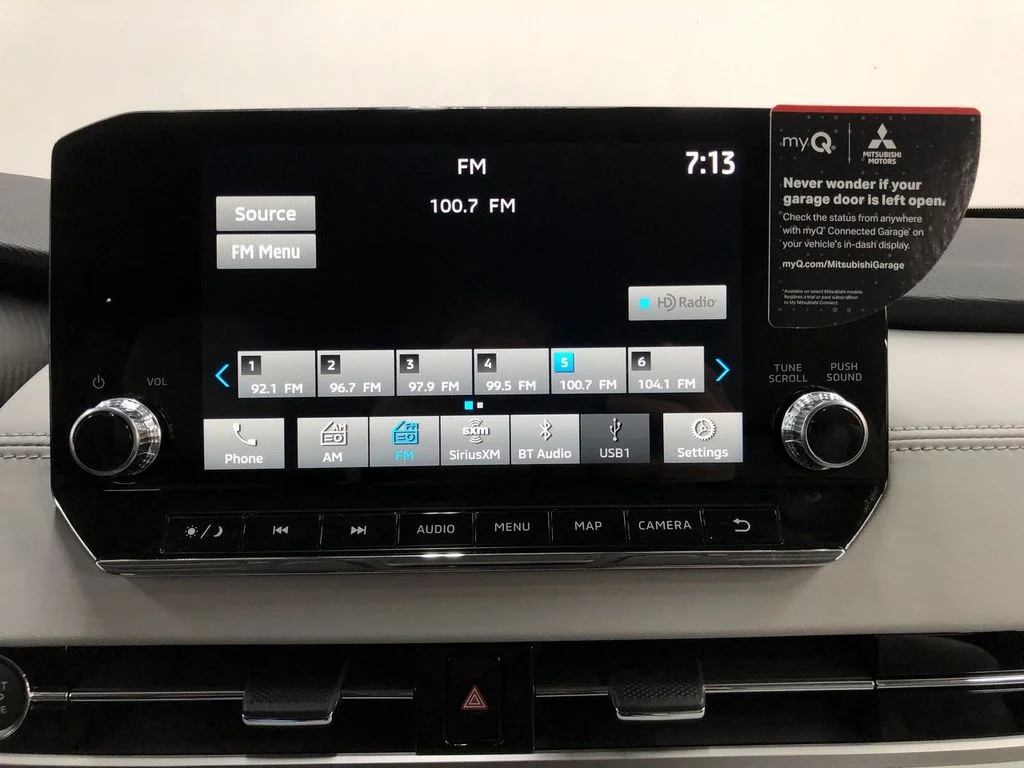 Used 2022 Mercury Gray Metallic Mitsubishi SEL image 29