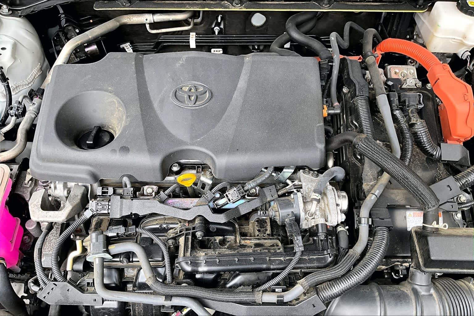 Used 2023 Oxygen White Toyota XLE image 33