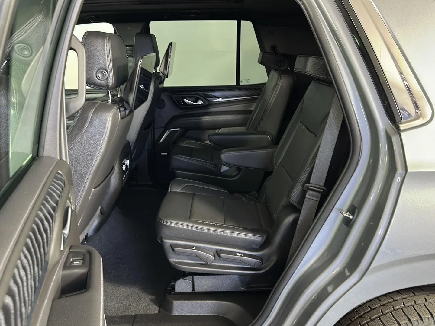 Used 2023 Sterling Metallic GMC Denali image 22