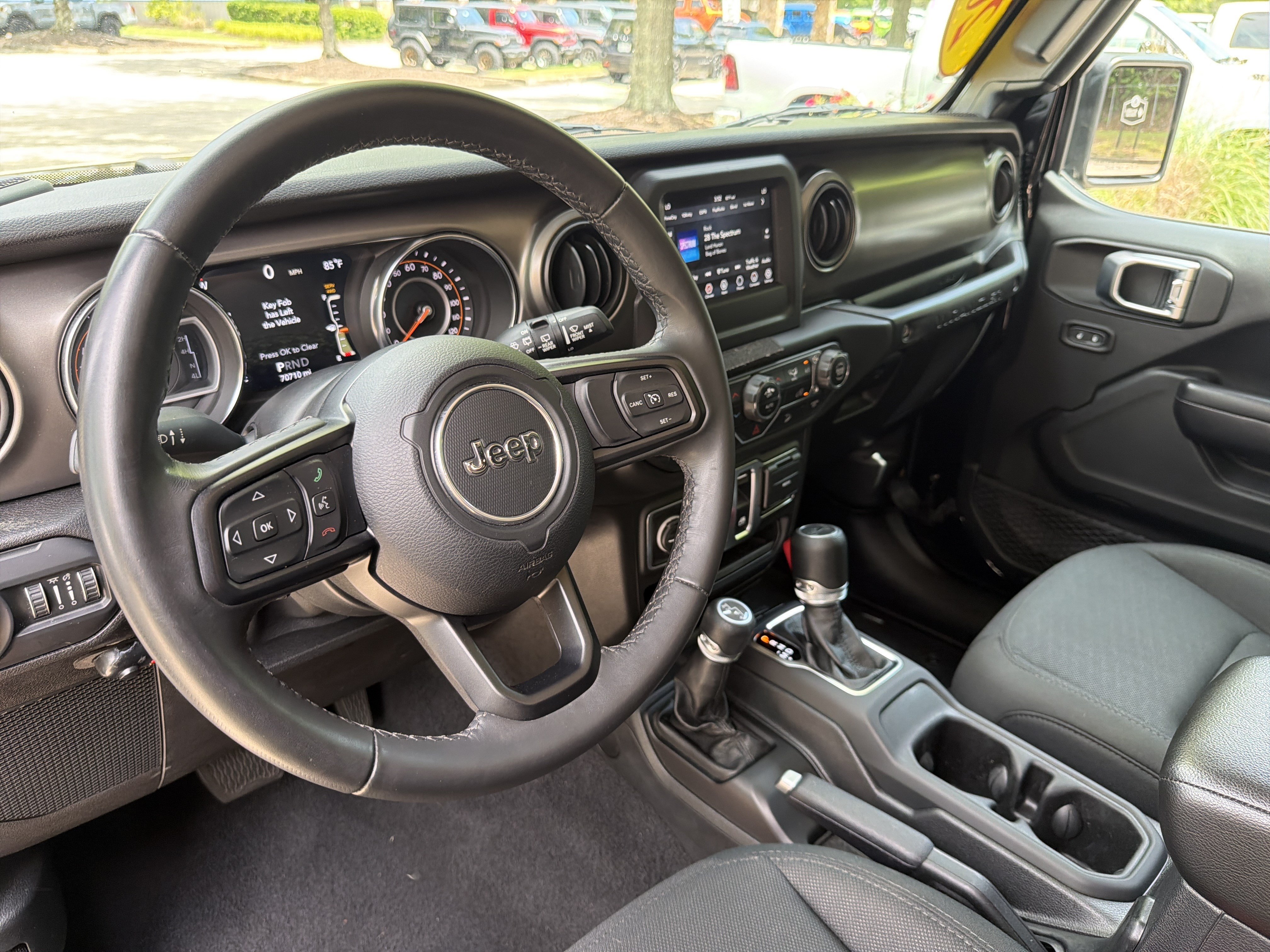 Used 2019 Black Clearcoat Jeep Sport S image 18