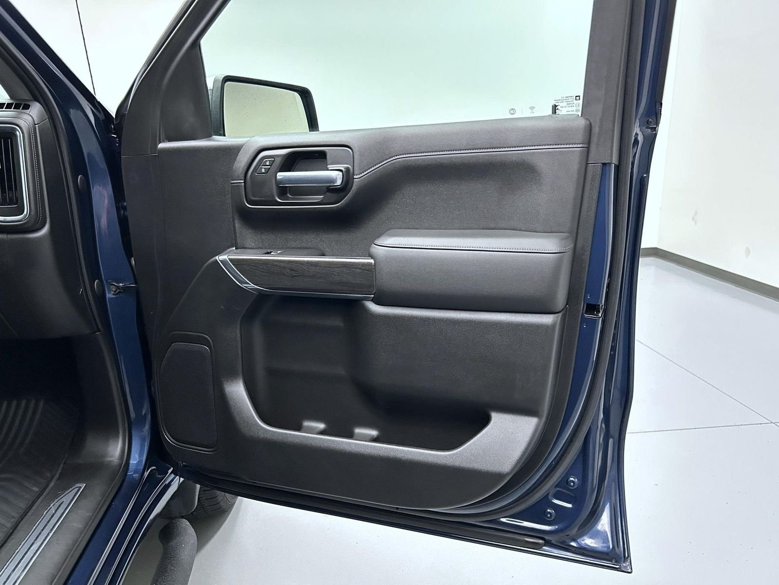 Used 2020 Blue Chevrolet LTZ image 16