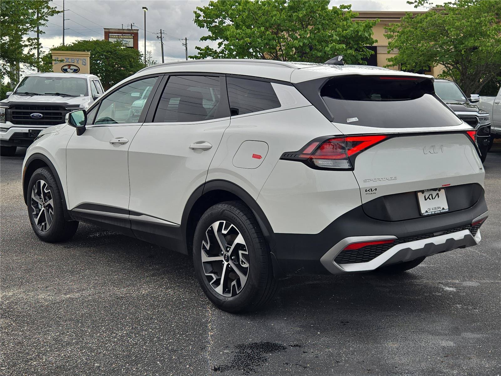 Used 2025 Snow White Pearl Kia EX image 9