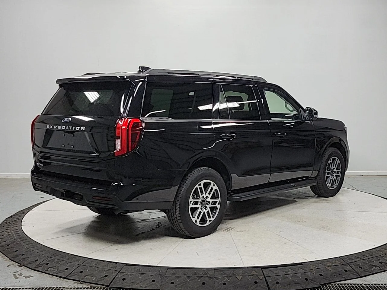 Used 2025 Black Ford Active image 7