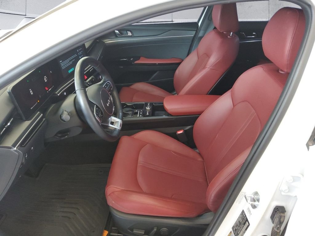 Used 2025 White Kia GT-Line image 7