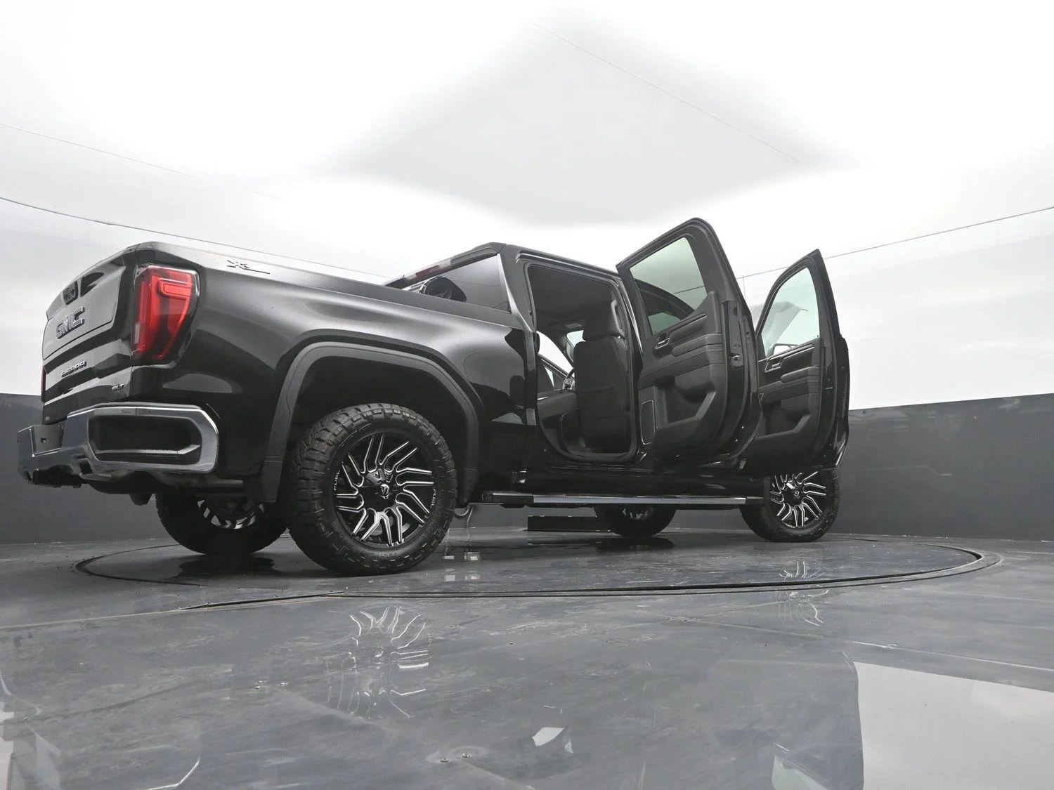 Used 2023 ONYX BLACK GMC SLT image 50