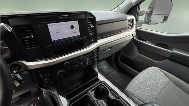 Used 2025  Ford XL image 24