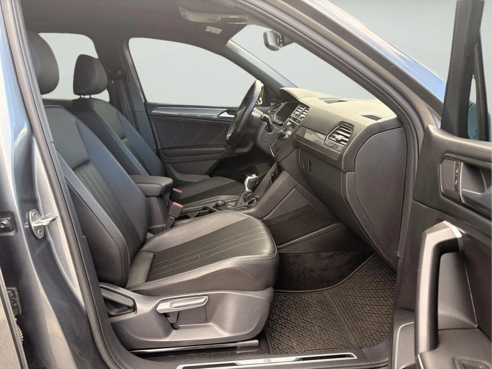 Used 2023 Platinum Gray Metallic Volkswagen SE R-Line Black image 13