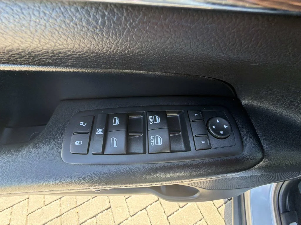 Used 2016 Silver Jeep Limited image 15