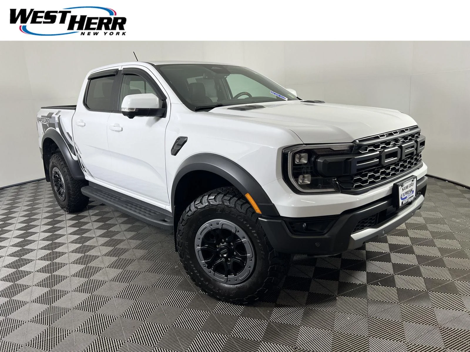 Used 2025 Oxford White Ford Raptor image 1