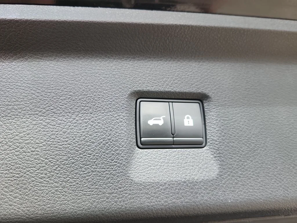 Used 2022 Black INFINITI LUXE image 14