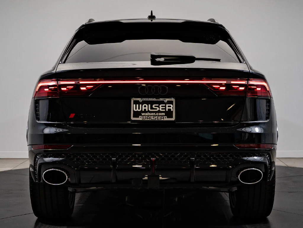 Used 2025 Mythos Black Metallic Audi 4.0T image 7
