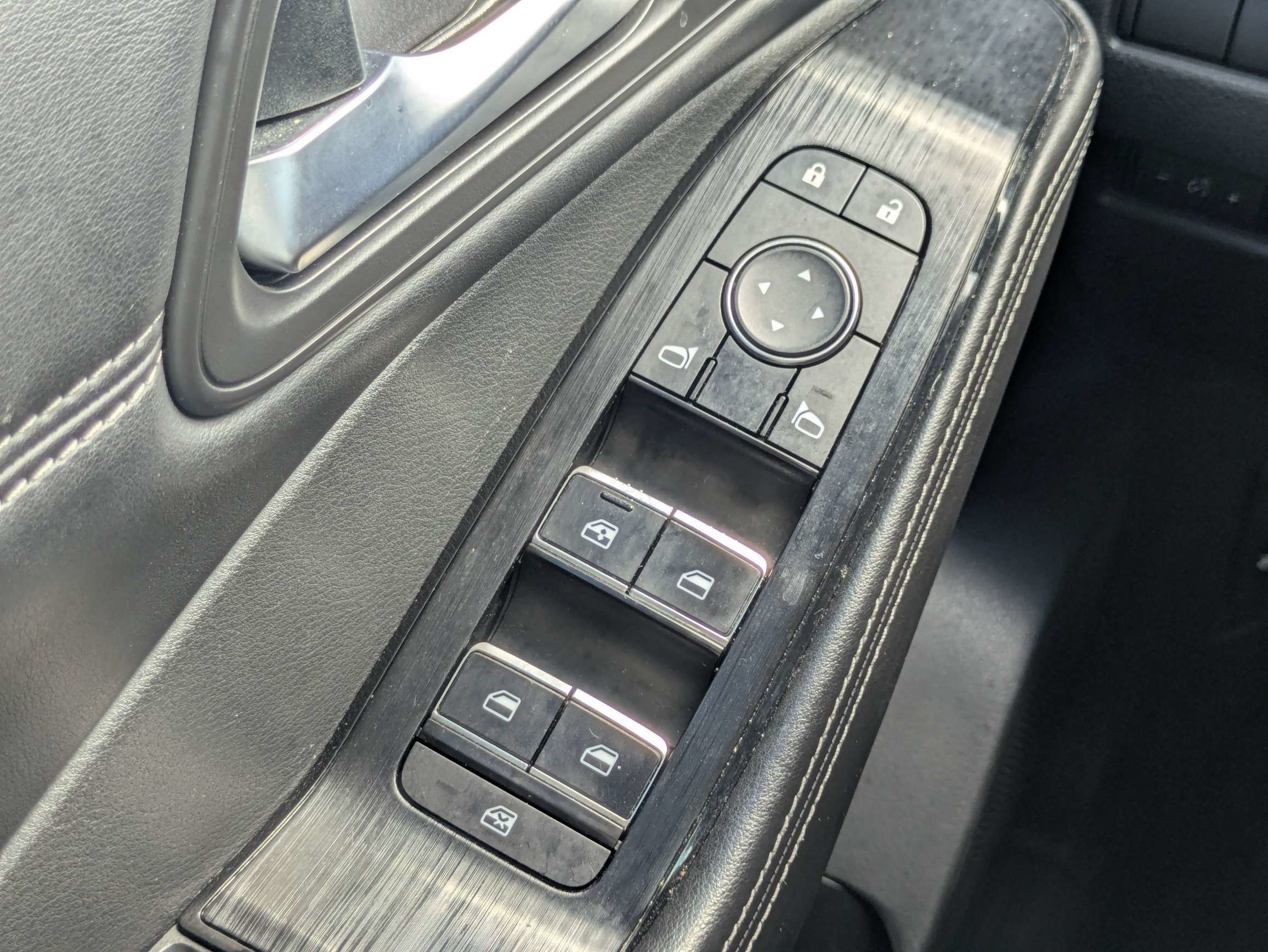 Used 2022 Blue Nissan SL image 22