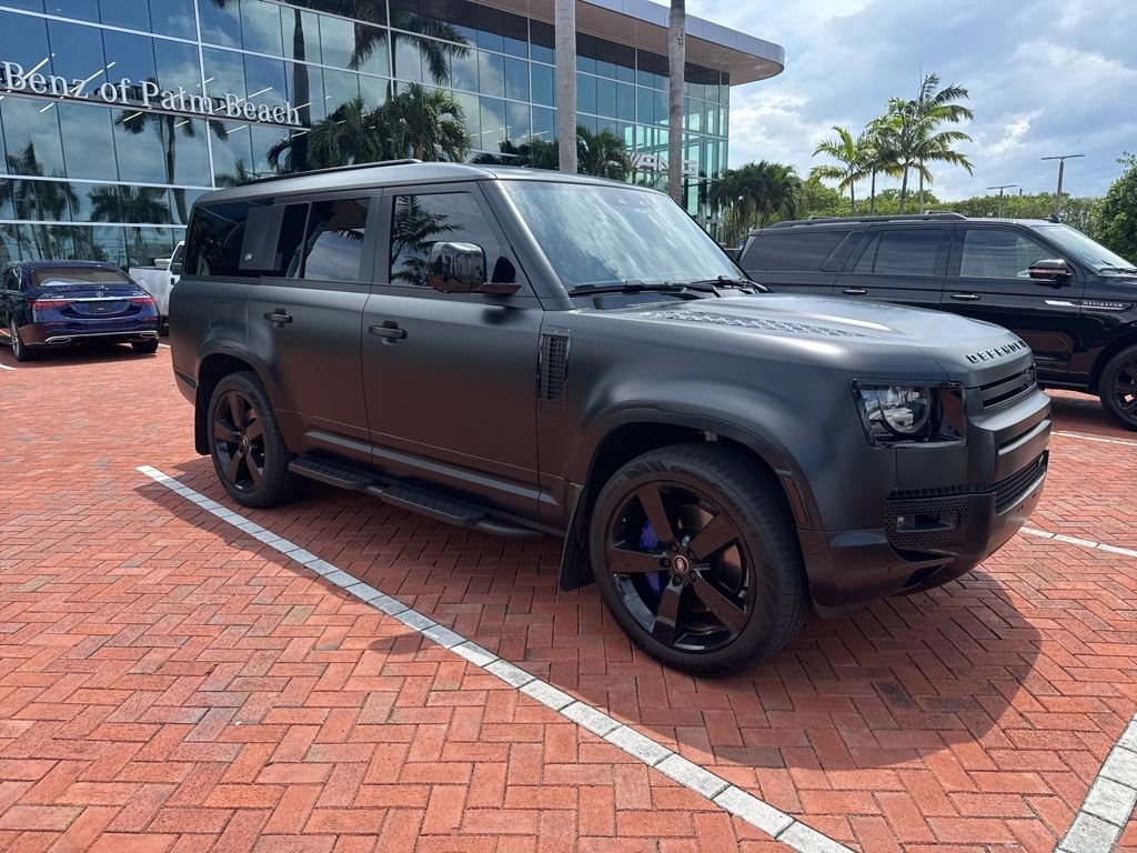 2023 Land Rover Defender X-Dynamic SE's photo