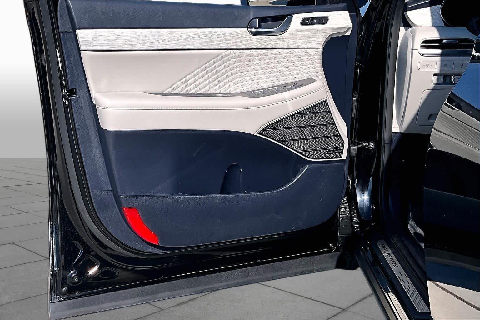 Used 2024 Abyss Black Pearl Hyundai Calligraphy image 22