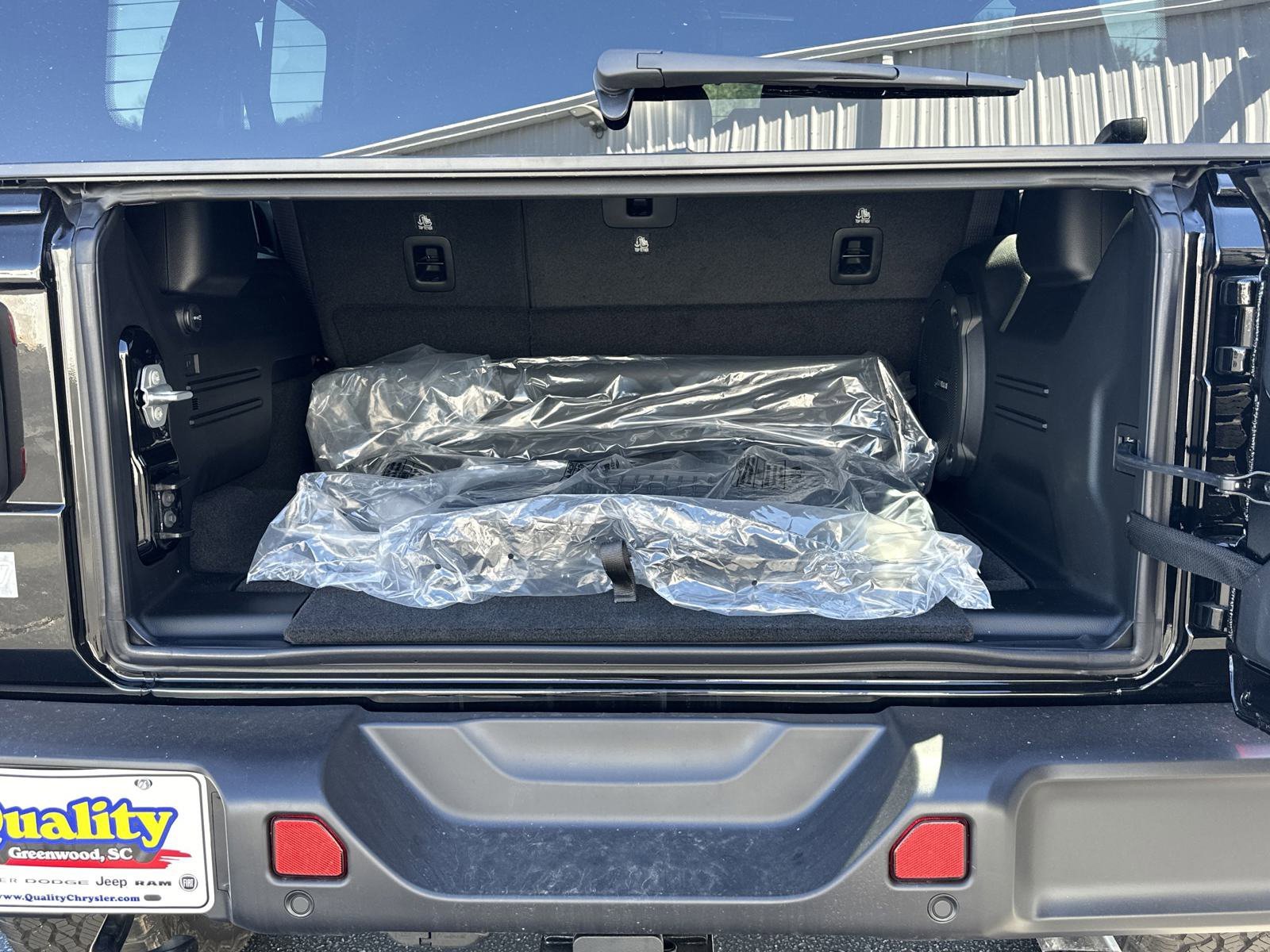 2025 Jeep Wrangler 4-Door Sahara - Photo 19