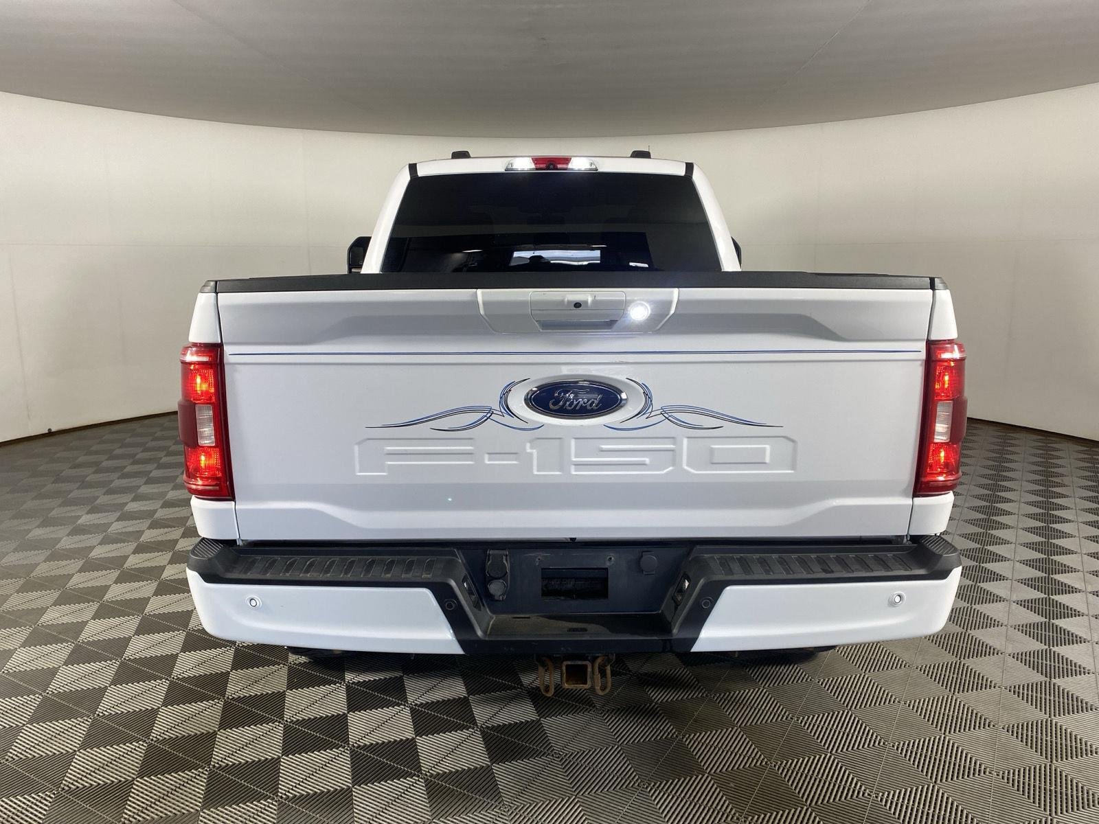 Used 2021 Oxford White Ford XLT image 16