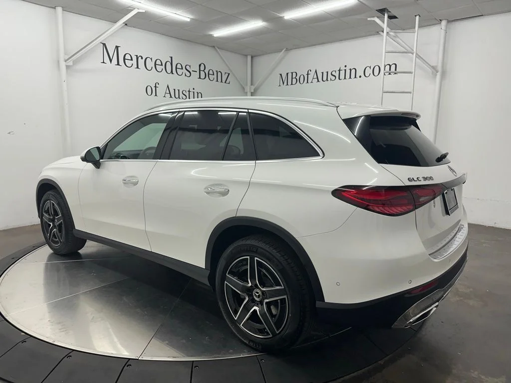 New 2027 White Mercedes-Benz GLC 300 image 5