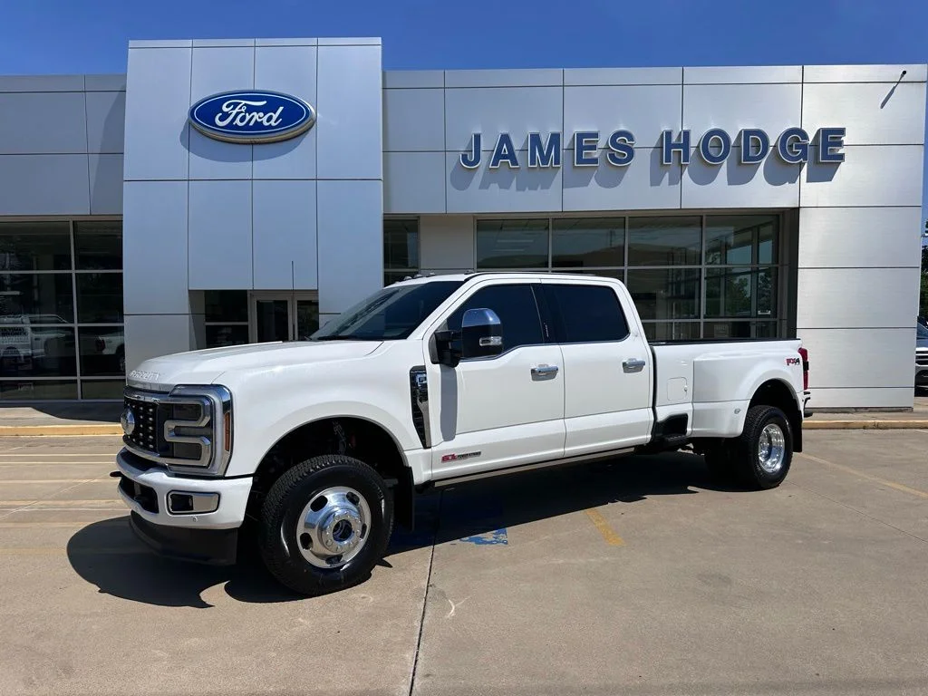 New 2026 Star White Metallic Tri-Coat Ford F-350® Platinum® image 1