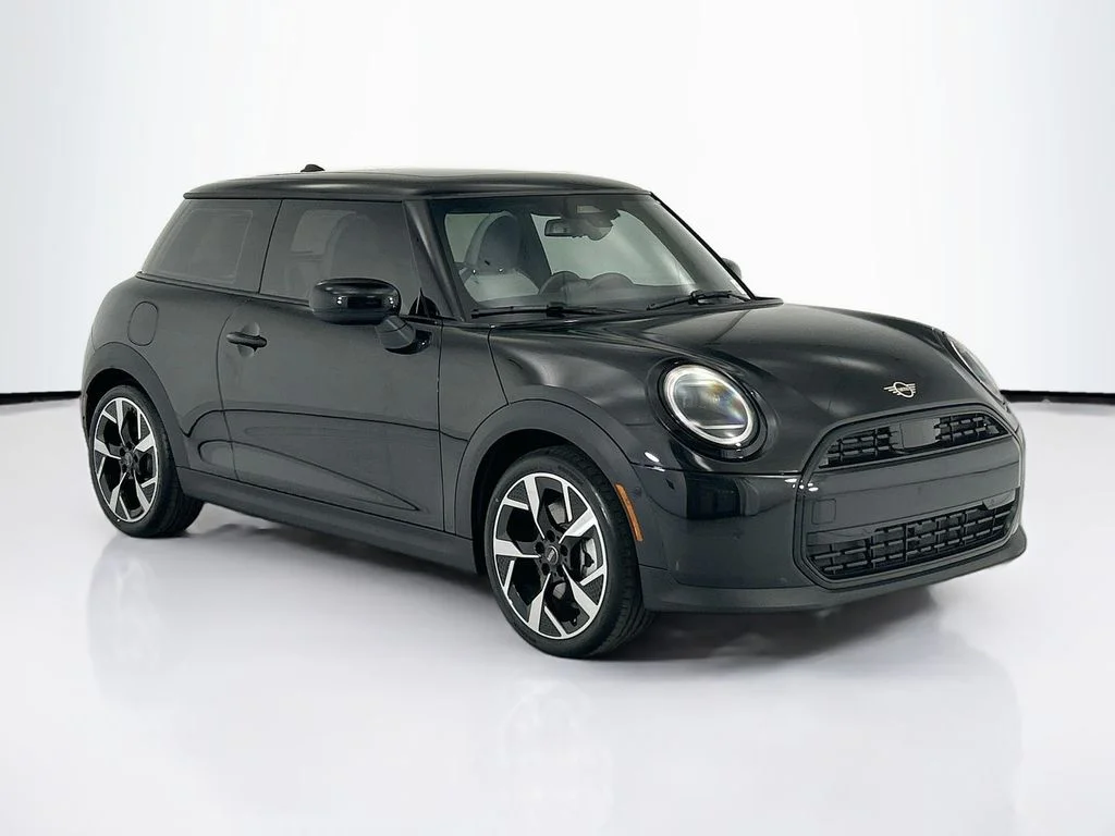 New 2026 Midnight Black II Metallic MINI Signature Plus image 3