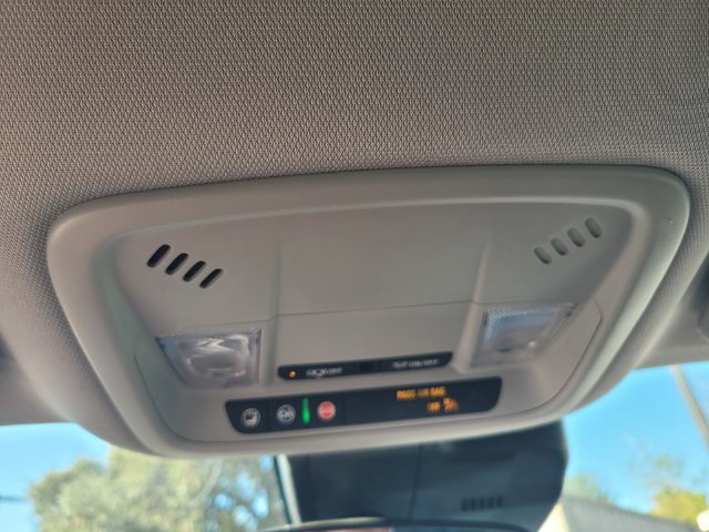 Used 2025 White Chevrolet LT image 22