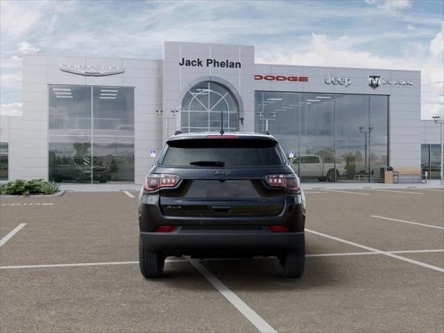 New 2026 Diamond Black Crystal Pearl-Coat Exterior Paint Jeep Latitude image 33
