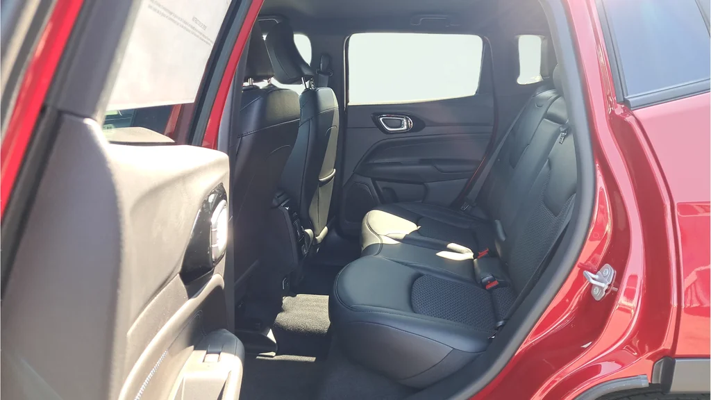 New 2026 Red Hot Pearlcoat Jeep Latitude image 12