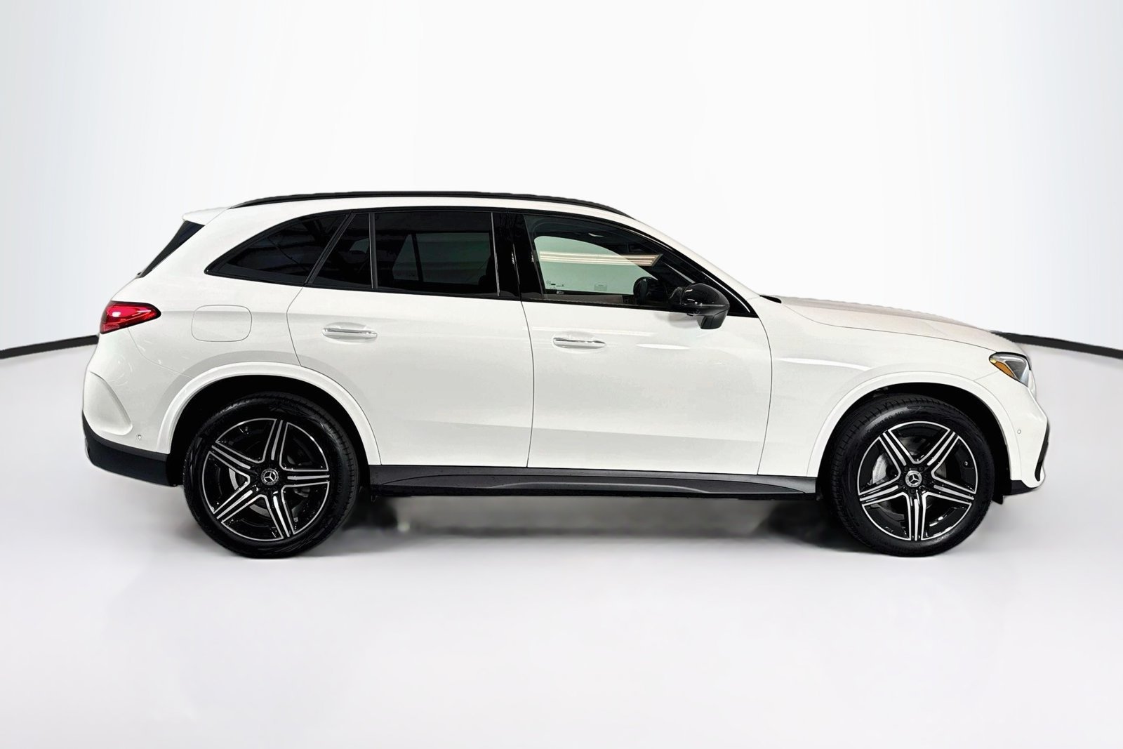 New 2026 Polar White Mercedes-Benz GLC 300 image 4