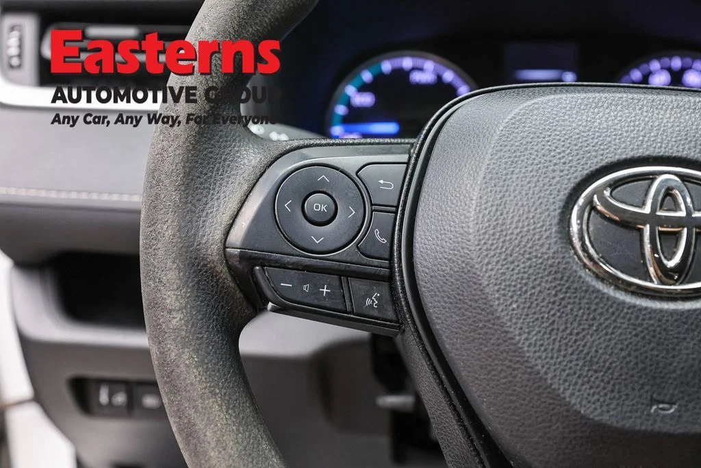 Used 2022 White Toyota LE image 15
