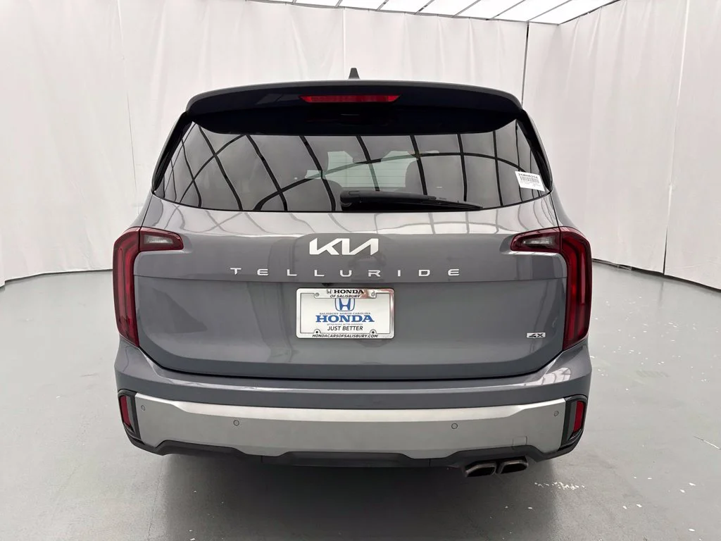 Used 2024 Silver Kia S image 7