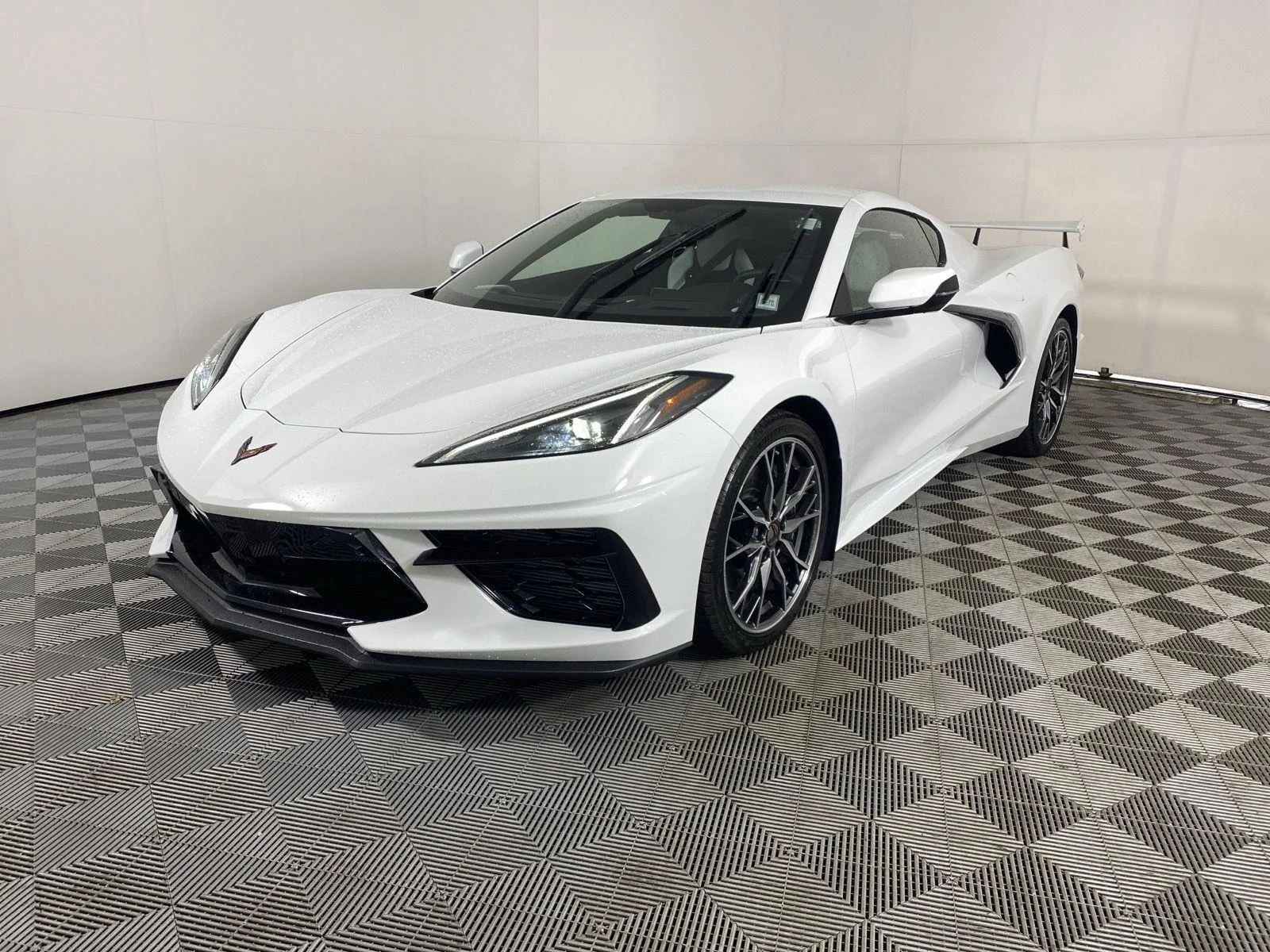 Used 2023 Arctic White Chevrolet 2LT image 9