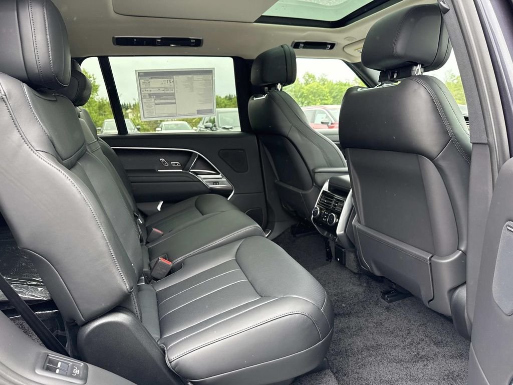 New 2026 Amethyst Grey Purple in Gloss finish Land Rover SE 7 Seats image 15