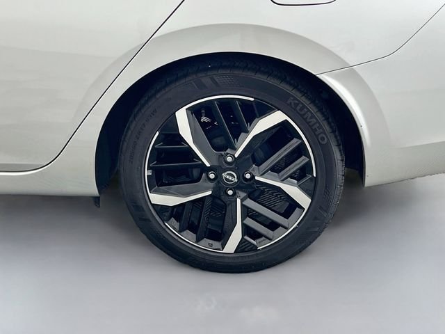 2024 Nissan Versa Sedan SR - Photo 35