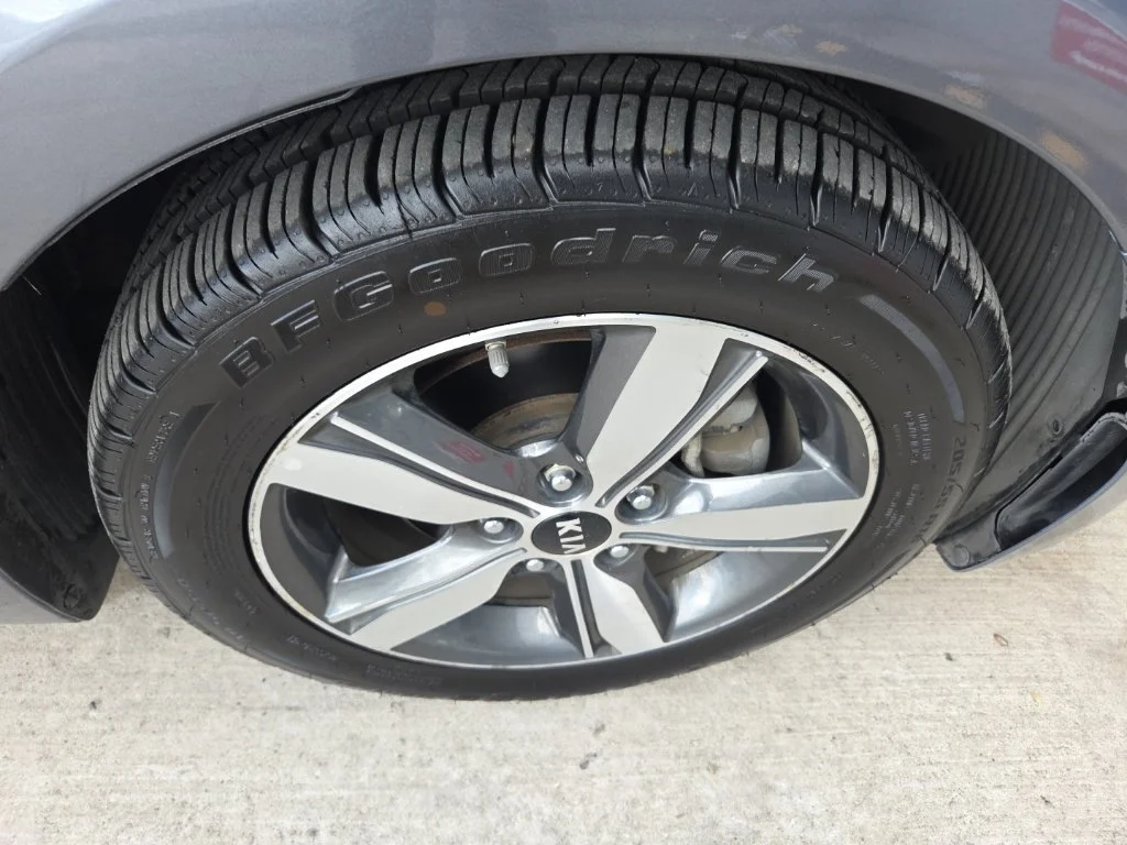Used 2018  Kia LX image 12